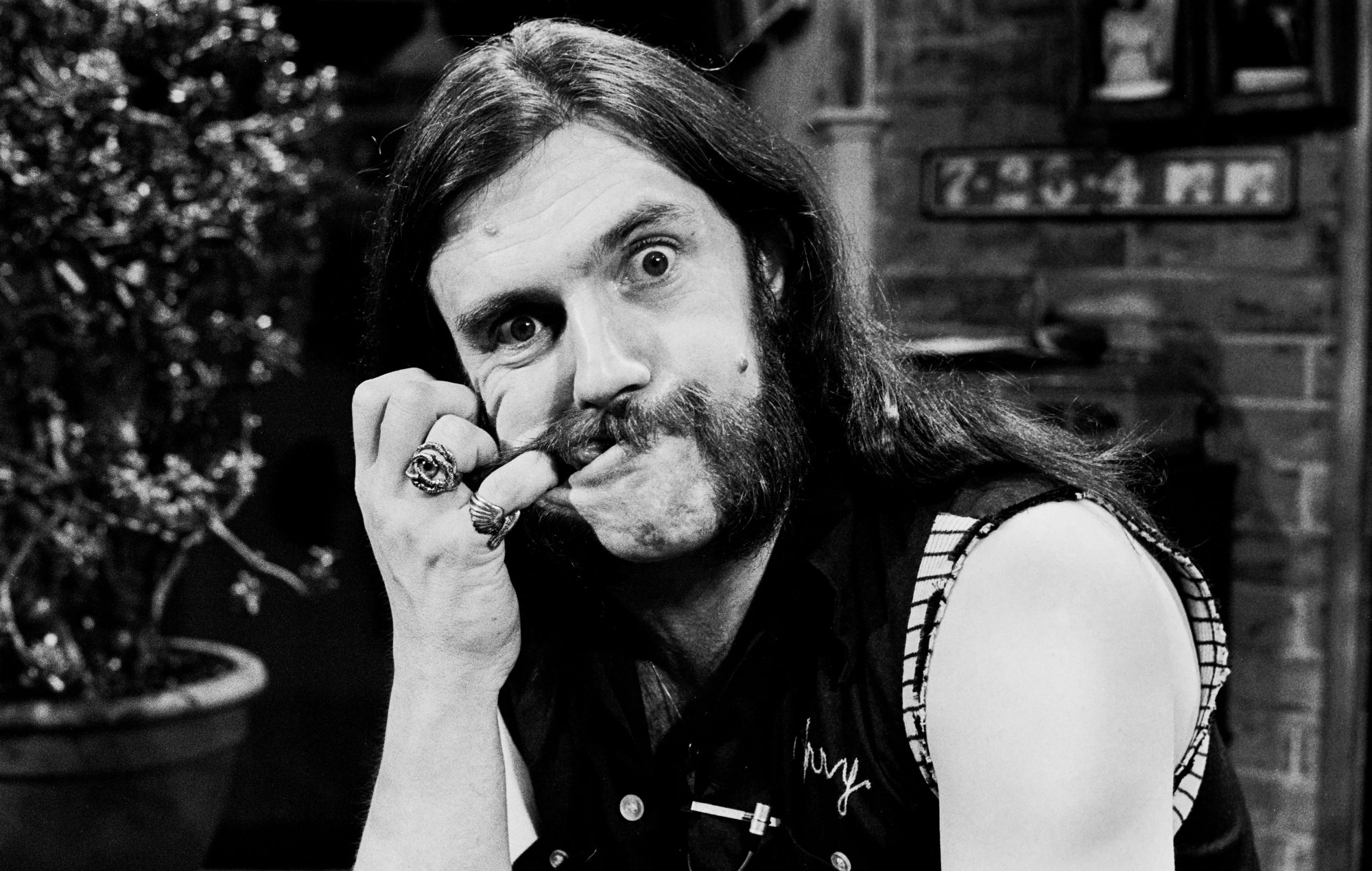 Lemmy - 30 canciones de rock que hablan sobre drogas.