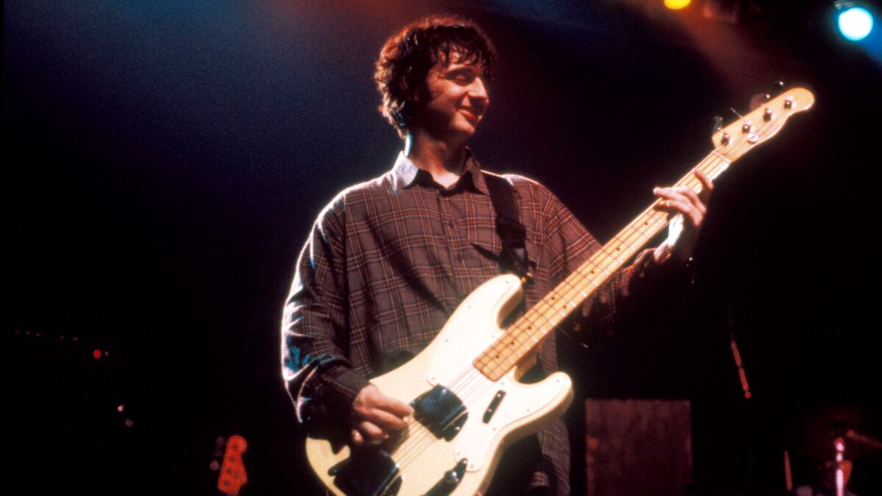 "Paul Guigsy McGuigan bajista fundador de Oasis años 90".