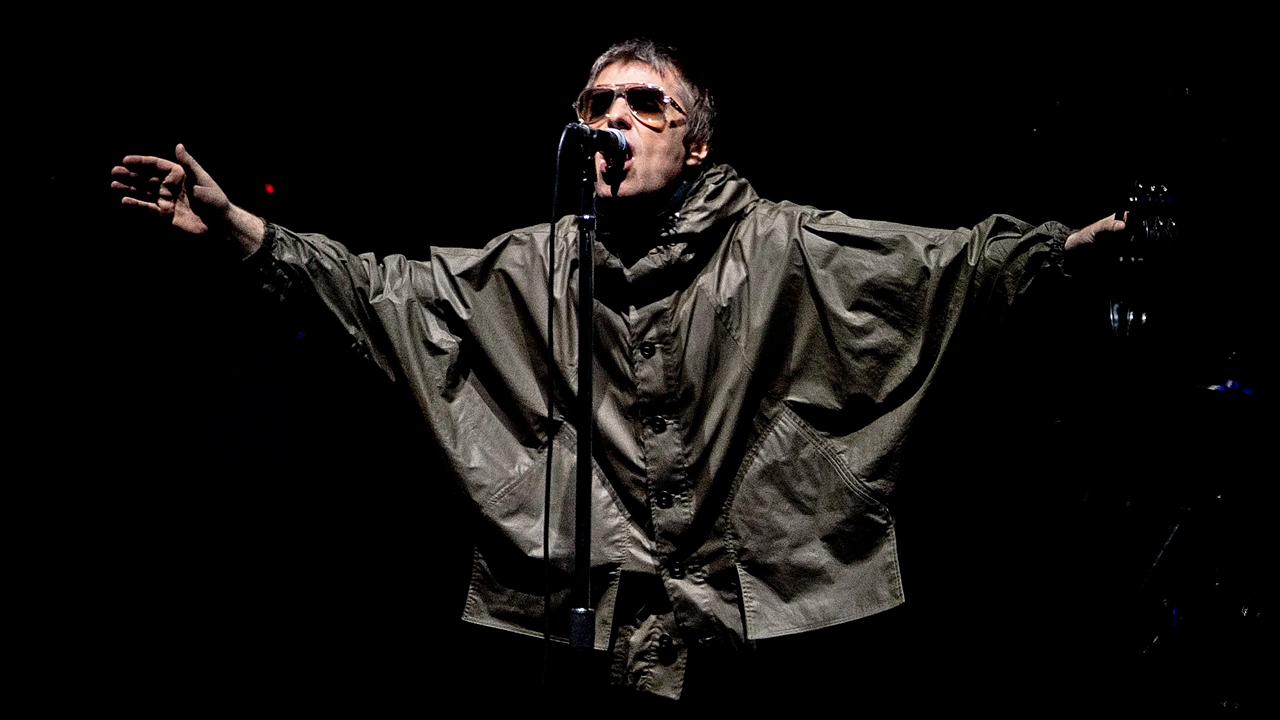 "Liam y Noel Gallagher Oasis juntos en el escenario".