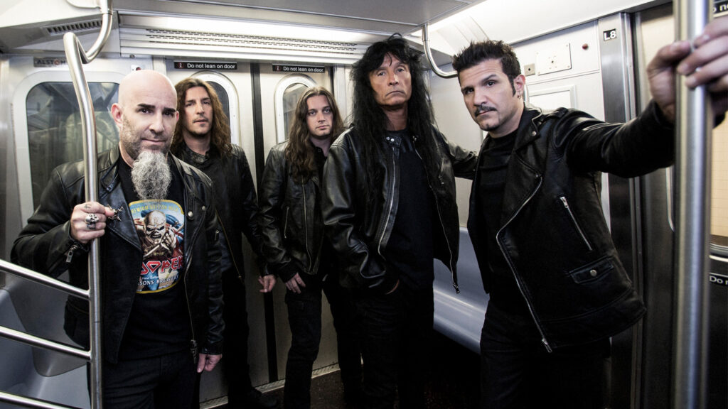 Anthrax revela el concepto detrás de 'Cursum Perficio': Inspiración en Tim Burton, magia oscura y el regreso del Thrash en 2026 12 "Arte de la portada de Cursum Perficio el nuevo álbum de Anthrax"
