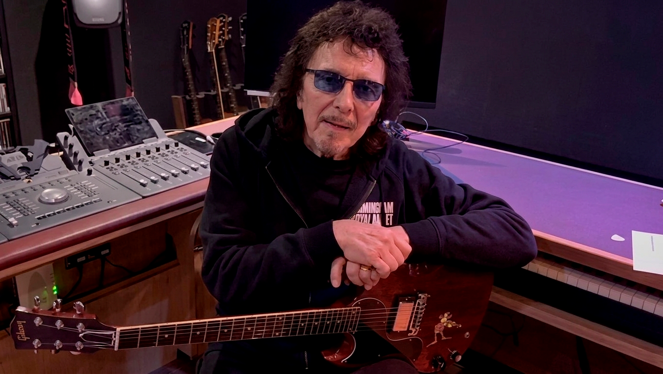 "Tony Iommi guitarrista de Black Sabbath grabando nuevo disco en solitario".