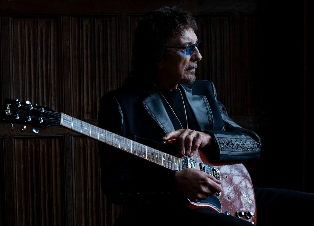 Tony Iommi guitarrista de Black Sabbath presentando su nuevo disco solo From The Dark