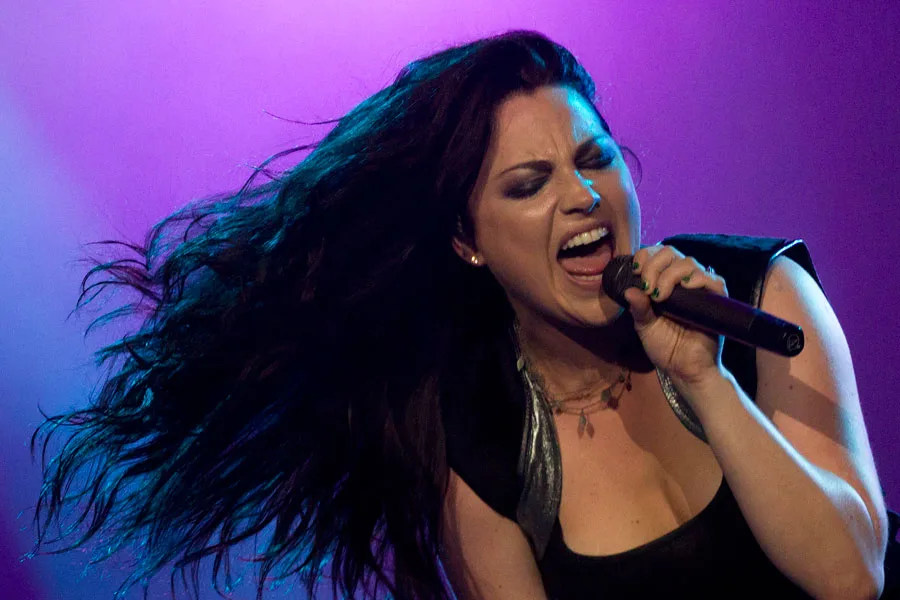 Amy Lee de Evanescence durante la nueva etapa de Sanctuary