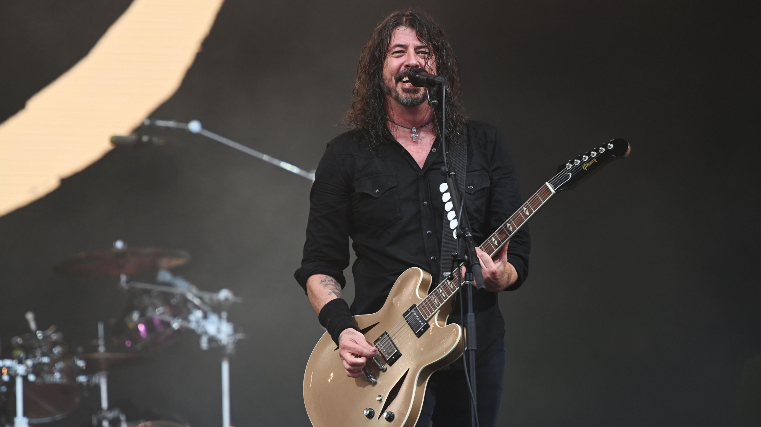 Dave Grohl cantando en vivo en el Take Cover Tour de Foo Fighters