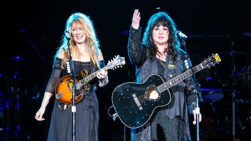 Nancy Wilson y Ann Wilson de Heart en el escenario 2026