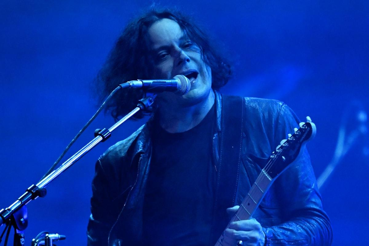Jack White tocando en vivo Jolene en homenaje a Dolly Parton en Londres
