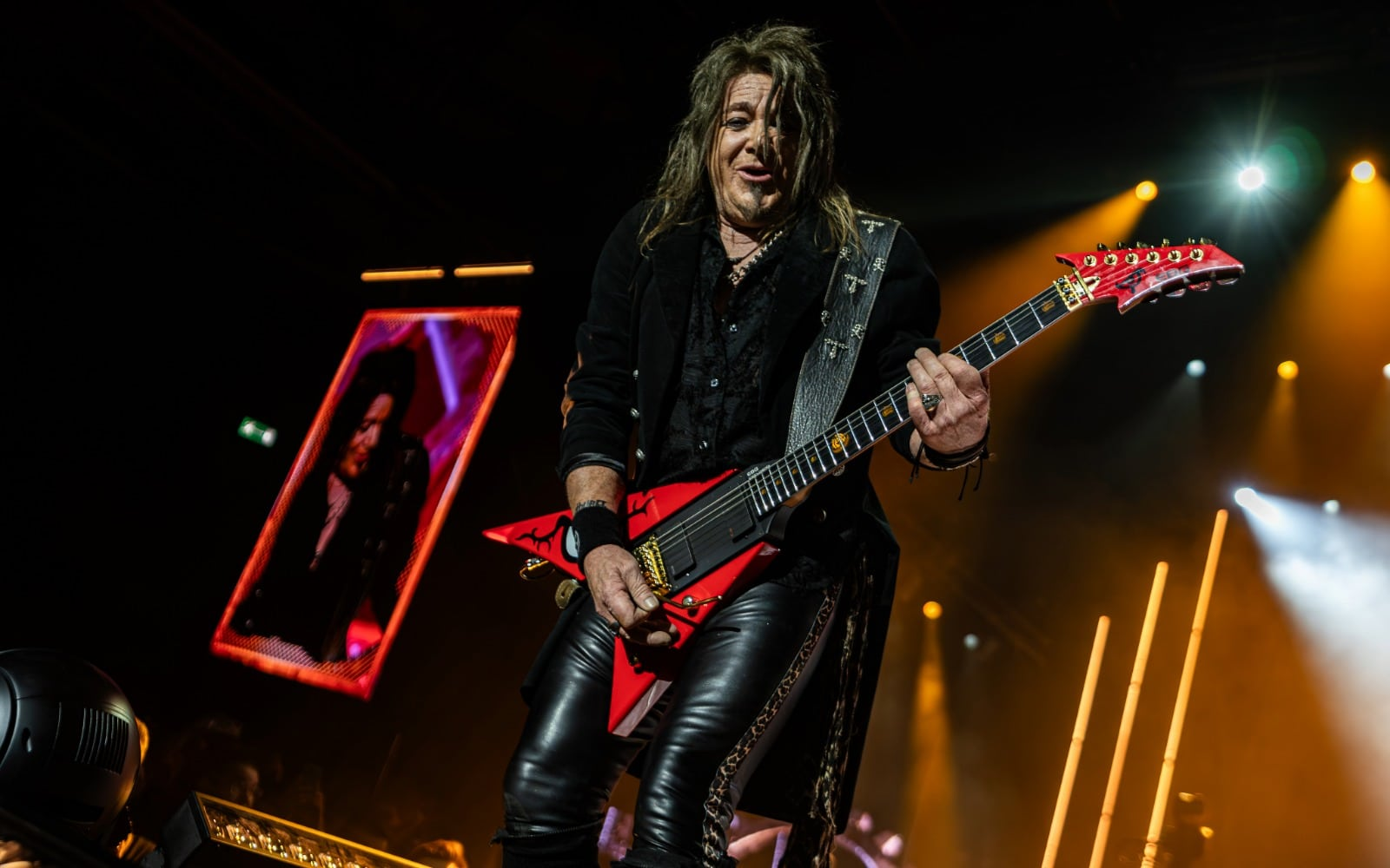 ¡Velocidad pura! Kai Hansen (Helloween, Gamma Ray) estrena "Welcome To Life", nuevo adelanto de su disco 'Born With A Hammer' 12 Kai Hansen guitarrista de Helloween en vivo presentando Born With A Hammer