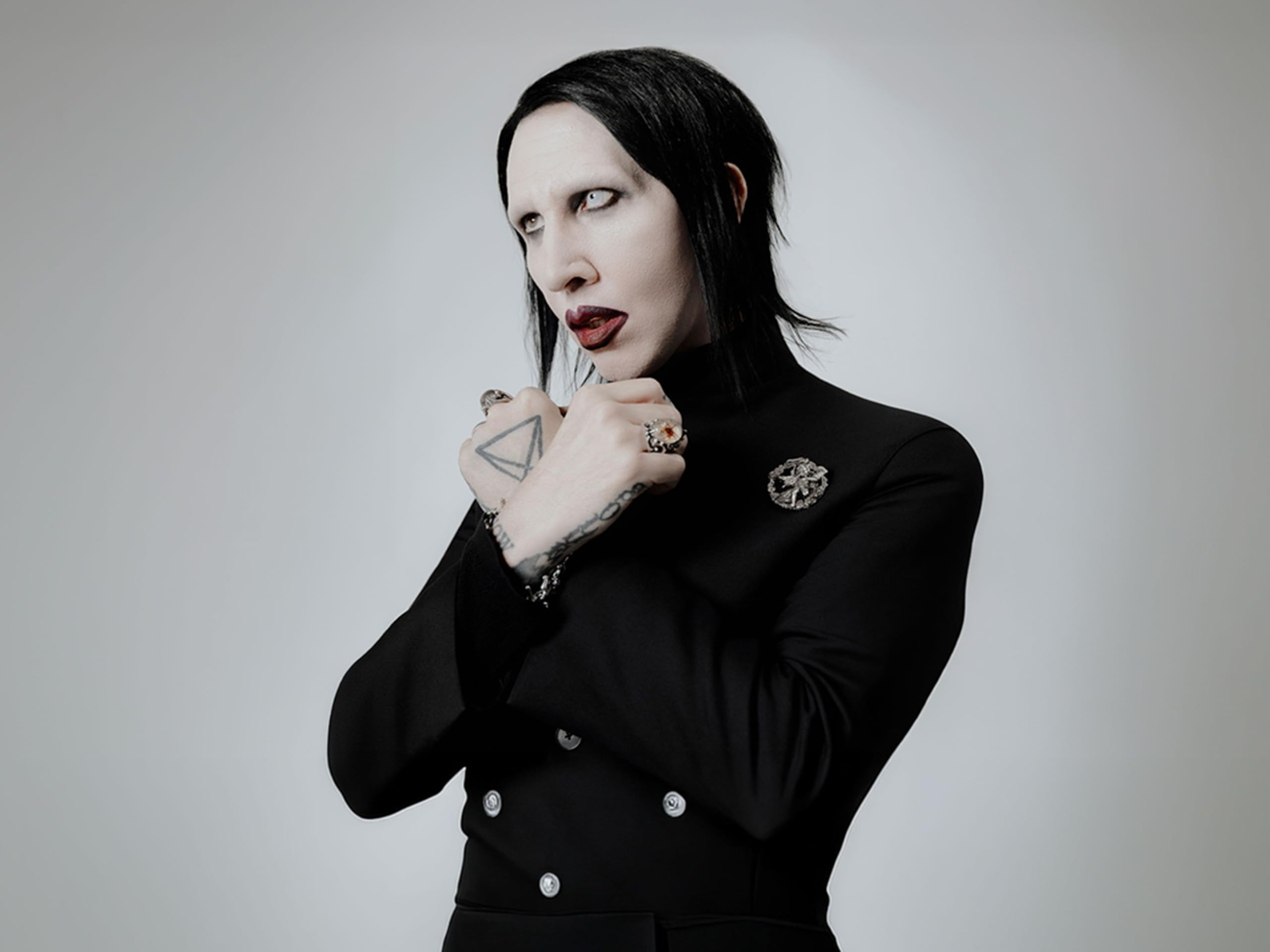 Marilyn Manson ya tiene fecha para su juicio por demanda civil, pero su defensa afirma que "nunca sucederá" 2 Marilyn Manson en concierto durante su gira 2026