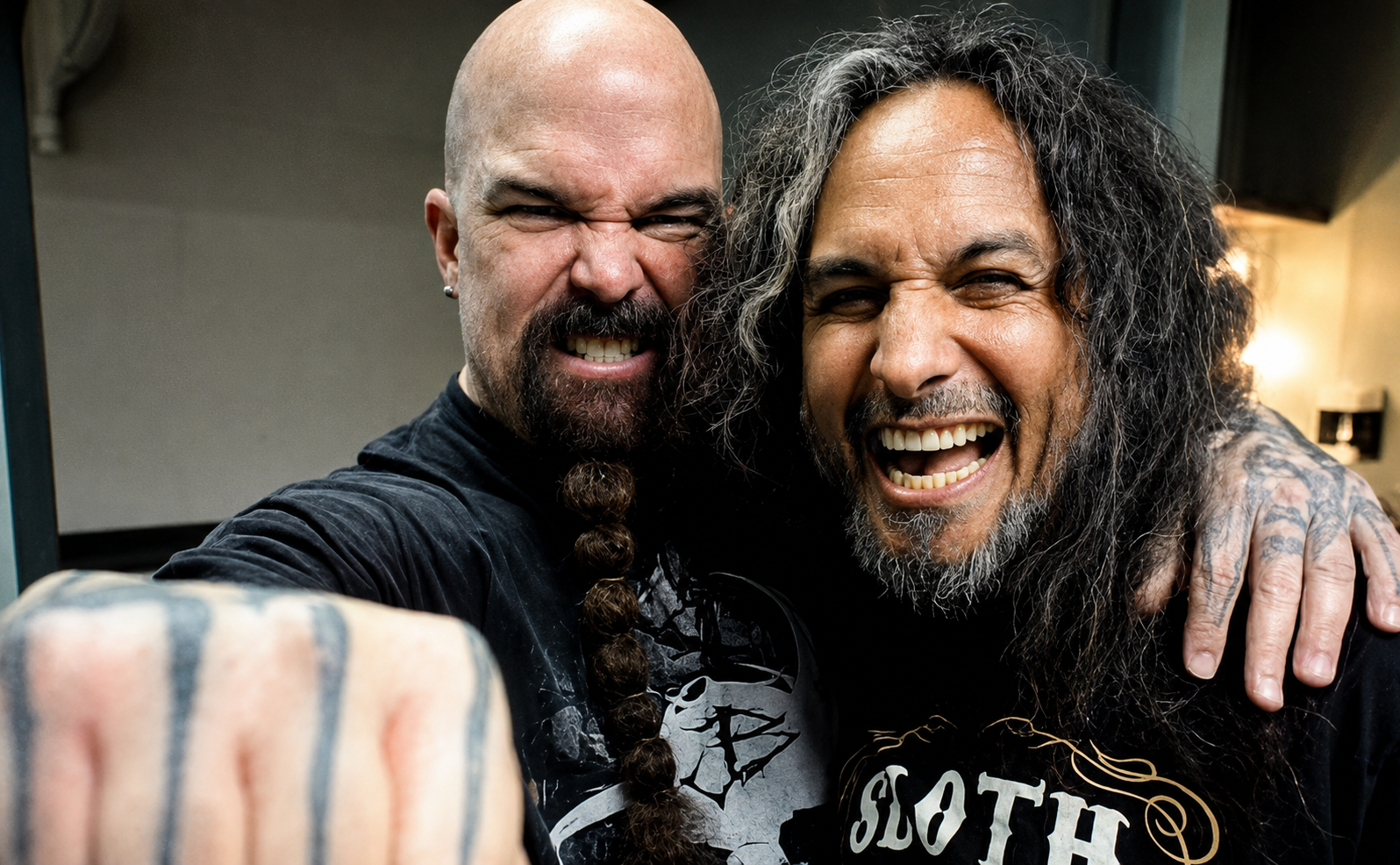 Mark Osegueda y Kerry King juntos en el escenario con la banda solista de Kerry King