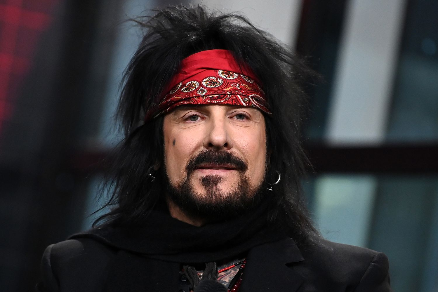 Nikki Sixx bajista y compositor de Motley Crue en vivo
