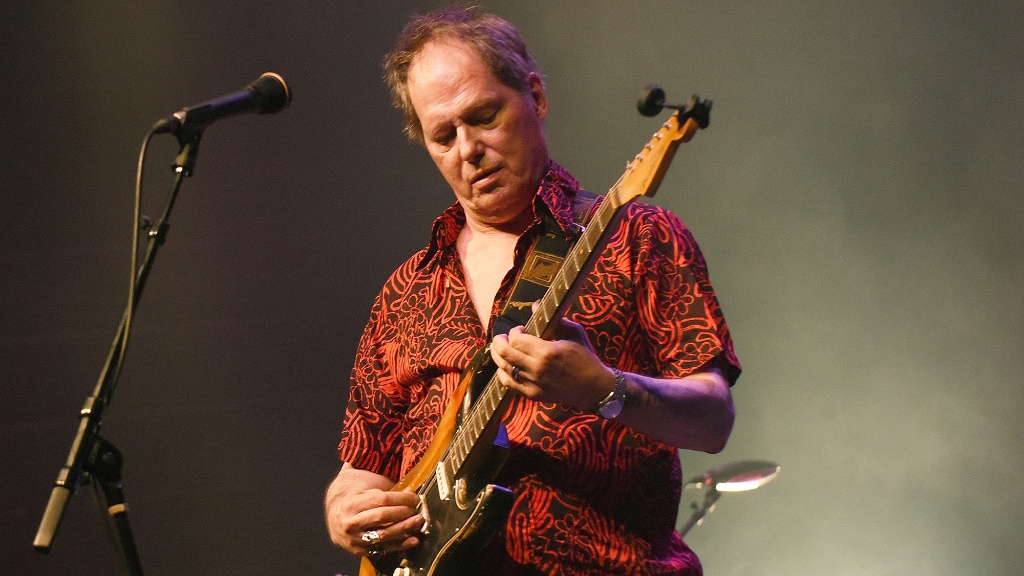 Richard Lloyd guitarrista de Television en concierto
