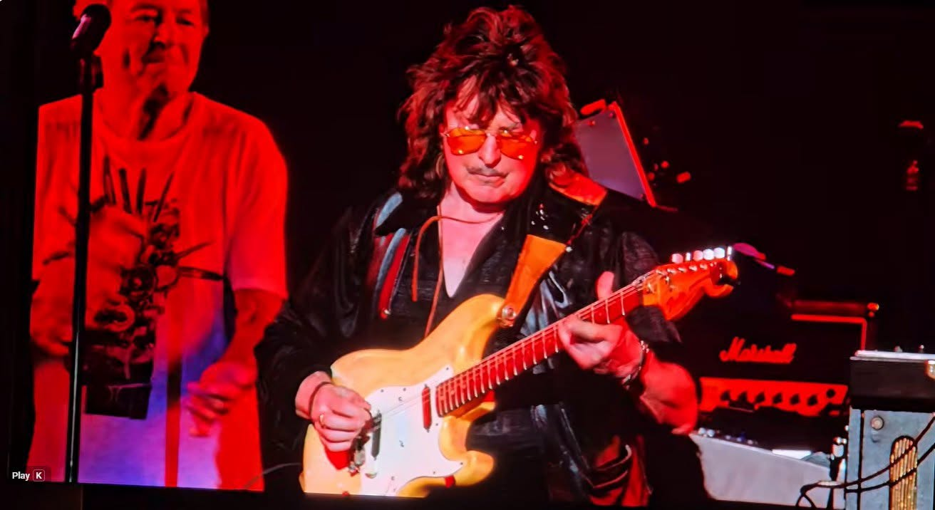 Ritchie Blackmore tocando la guitarra junto a Deep Purple en su reencuentro de 2026