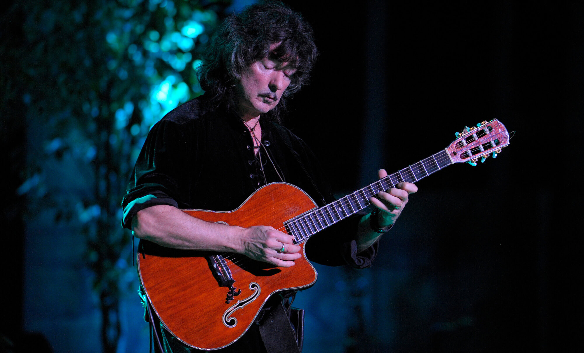 Ritchie Blackmore tocando la guitarra Fender Stratocaster en vivo