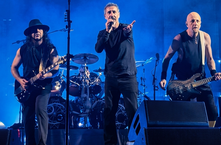 Afiche oficial del concierto System Of A Down y Faith No More One Night Only en el Maracaná