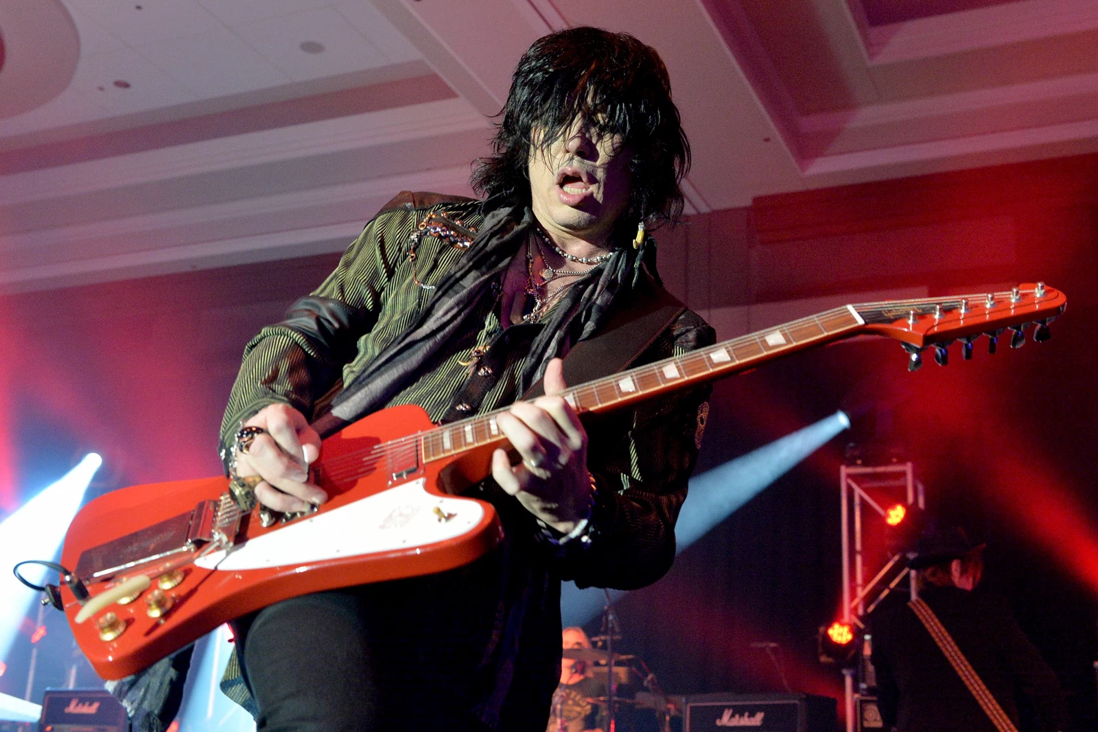 Tom Keifer habla tras sufrir una grave lesión vocal: "Requiere un descanso prolongado" 5 Tom Keifer vocalista de Cinderella cantando en vivo con Keiferband