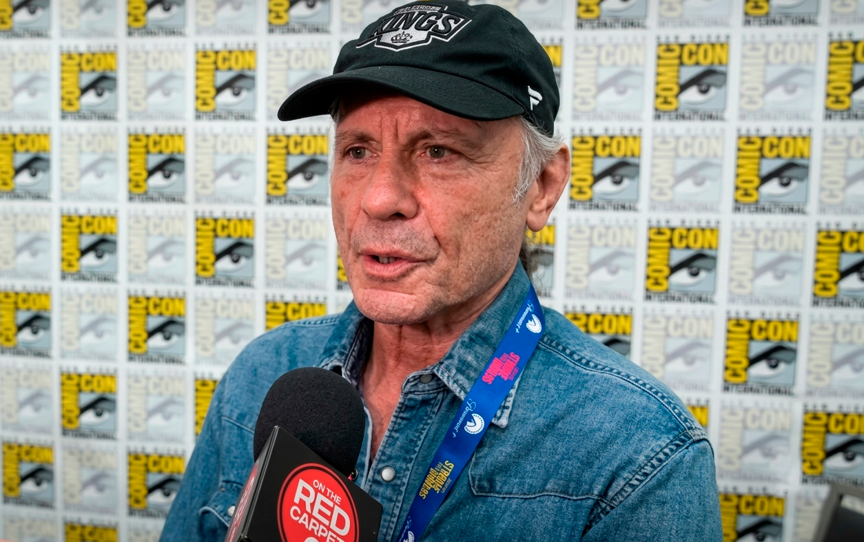 “Pesado como la mierda”: Bruce Dickinson revela detalles explosivos de su próximo álbum en solitario y confirma colaboración con su hijo 5 Bruce Dickinson en el escenario durante la gira The Mandrake Project Live