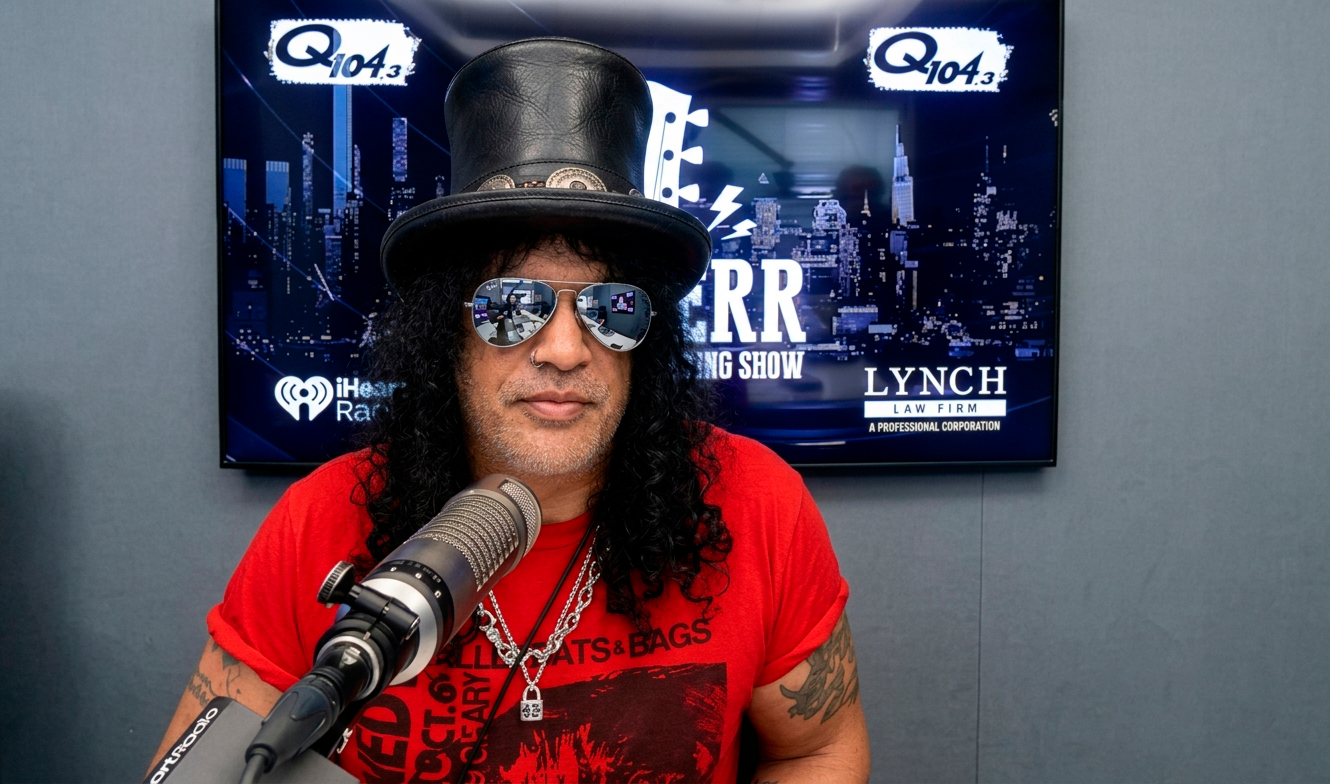“Los niños me dejan boquiabierto”: Slash elogia a la nueva generación de guitarristas y repasa sus máximas influencias en el Rock 6 Slash tocando la guitarra Gibson Les Paul en vivo con Guns N' Roses