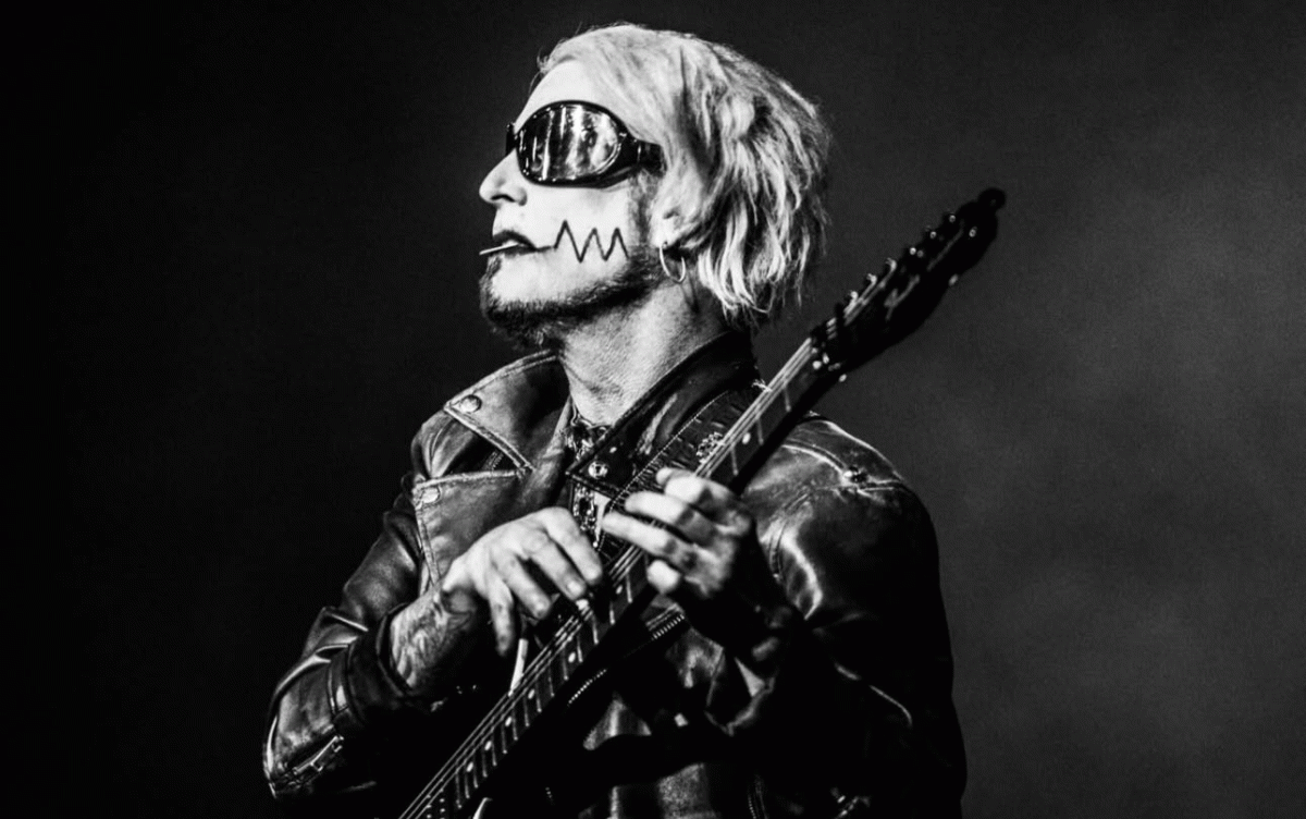 John 5 revela el curioso retraso que tuvo en su primer ensayo con Mötley Crüe 1 John 5 guitarrista de Mötley Crüe durante su nueva etapa con la banda