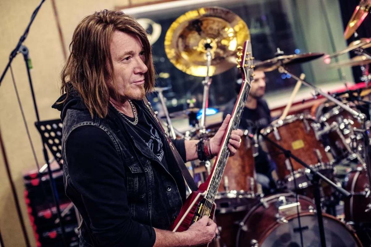 Kai Hansen presenta Wait And See, nuevo single de su álbum Born With A Hammer