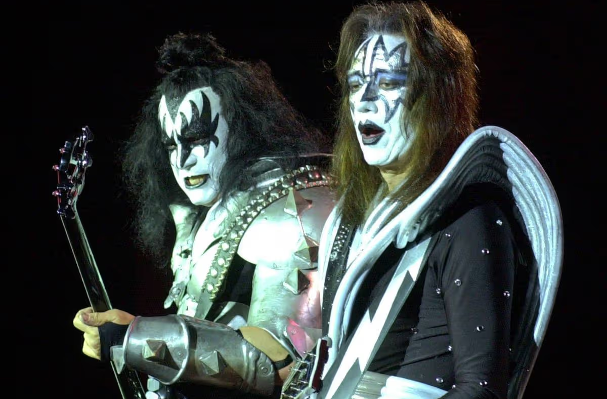 Gene Simmons recuerda a Ace Frehley y habla de su relación actual con Peter Criss 1 Gene Simmons habla sobre Ace Frehley y Peter Criss y recuerda la historia de KISS