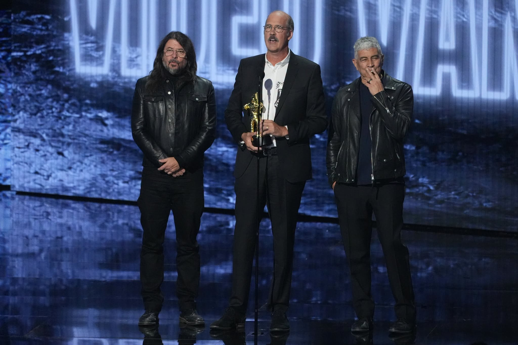 Nirvana recibe el Video Vanguard Award en los MTV VMAs 2026 con Dave Grohl Krist Novoselic y Pat Smear