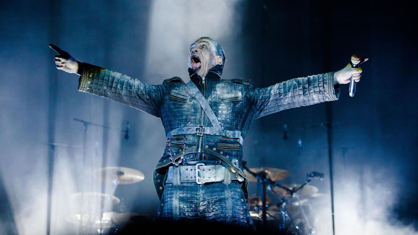 Rammstein durante su concierto en Ciudad de México que llegará a los cines como Live In Mexico City